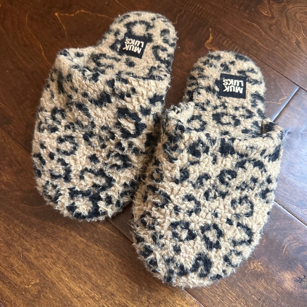 Muk Luks Cheetah leopard animal print slippers
